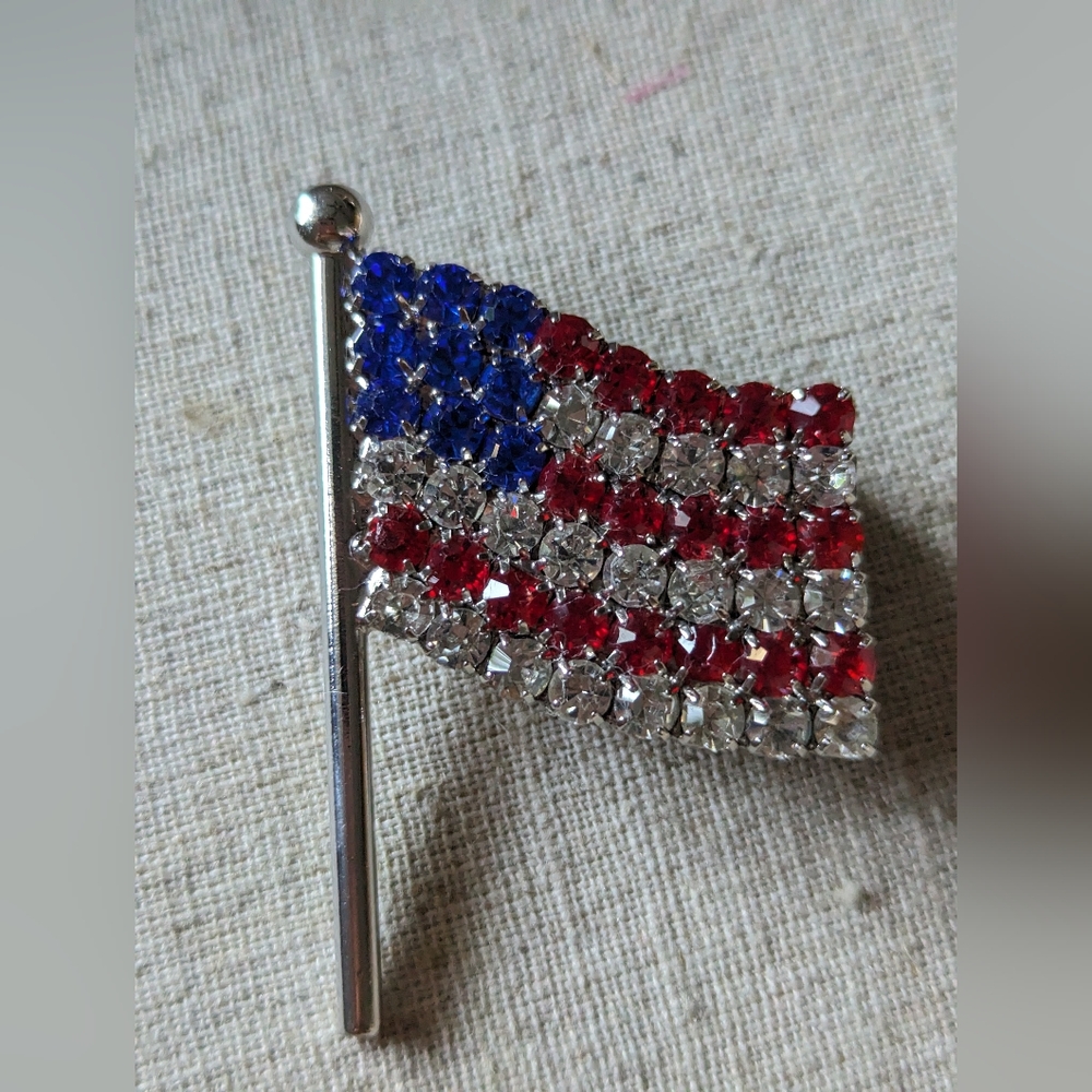 AMERICAN FLAG Rhinestone Embellished Brooch Pin - Picture 4 of 7